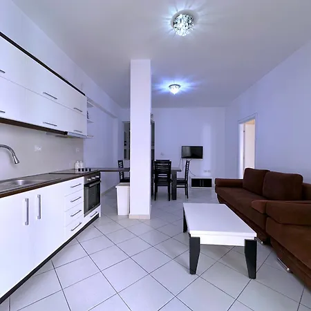 Neat And Central, Sleeps 6