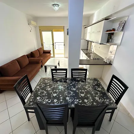Neat And Central, Sleeps 6 Appartement Sarandë