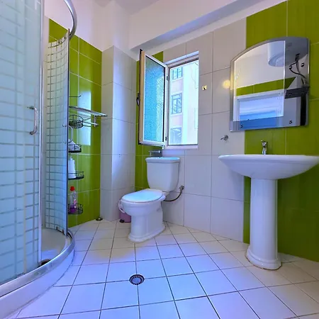 Appartement Neat And Central, Sleeps 6 Sarandë