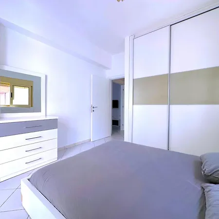 Appartement Neat And Central, Sleeps 6 Sarandë