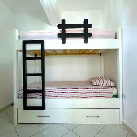 Neat And Central, Sleeps 6 *
