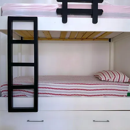 Neat And Central, Sleeps 6 Appartement Sarandë